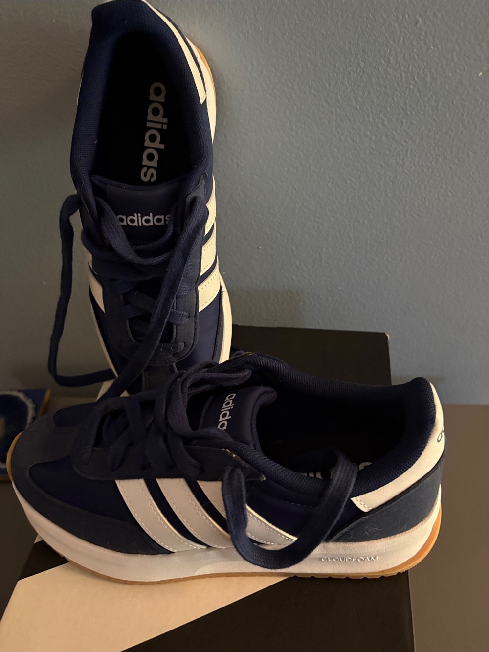 Boys Size 4 “GO Run” Adidas Navy Blue -Lace New just tried on - Picture 6 of 9